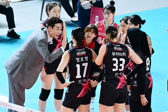 정관장이 26일 대전 페퍼저축은행전에서 세트 스코어 3-1 승리로 13연승을 달렸다. KOVO