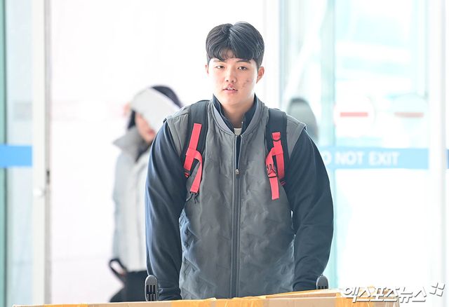 KIA 타이거즈 선수단이 스프링캠프를 위해 23일 오전 인천국제공항을 통해 미국으로 출국했다. KIA 김태형이 출국장으로 향하고 있다. 엑스포츠뉴스 DB