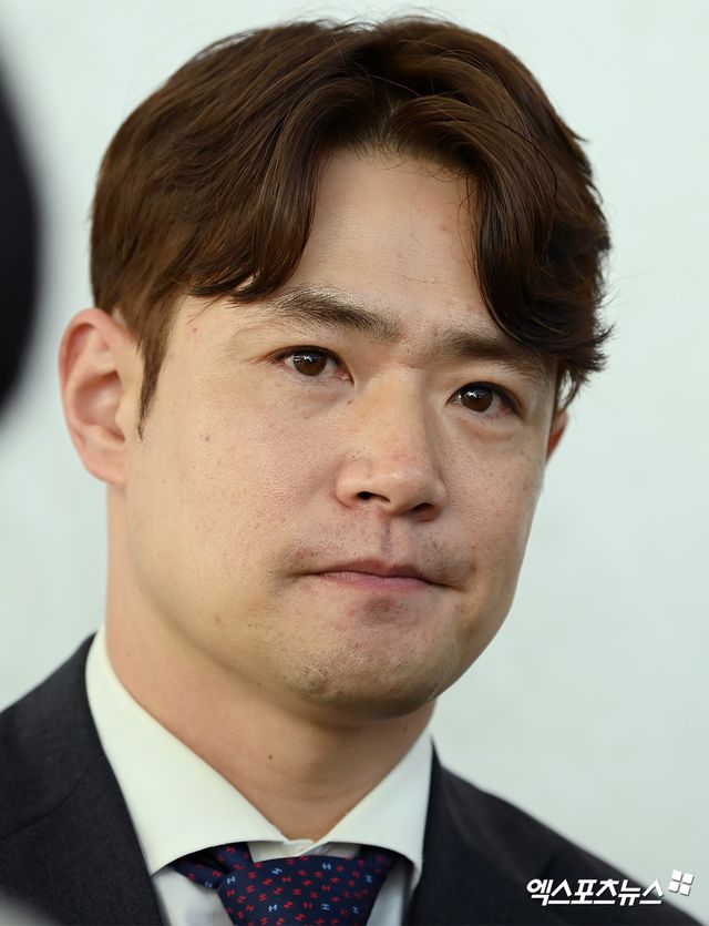 두산 베어스 선수단이 스프링캠프를 위해 24일 오후 인천국제공항을 통해 호주 시드니로 출국했다. 두산 김재환이 출국장으로 향하고 있다. 엑스포츠뉴스 DB