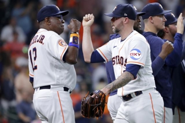 미국프로야구 메이저리그 시카고 컵스가 휴스턴 애스트로스와 트레이드에 합의했다. 우완투수 라이언 프레슬리가 트레이드 거부권을 포기하면서 휴스턴에서 컵스로 이적했다. AP 연합뉴스