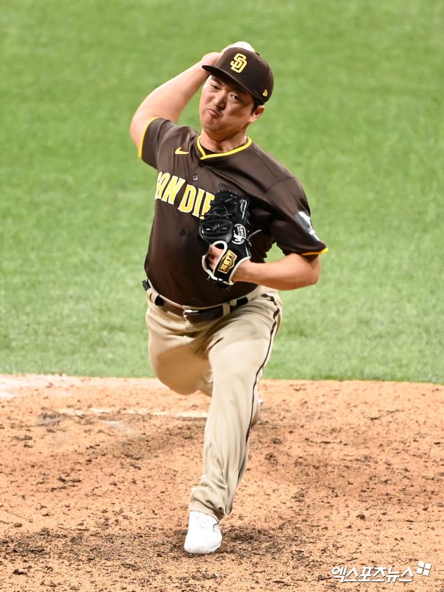 우완투수 고우석이 샌디에이고 파드리스 소속이었던 지난해 3월 MLB 월드투어 서울시리즈 2024에 앞서 열린 스페셜 매치에서 투구하고 있다. 이후 마이애미 말린스로 트레이드된 고우석은 더블A서 시즌을 마쳤으며 올해 마이애미 스프링캠프에 초청됐다. 엑스포츠뉴스 DB