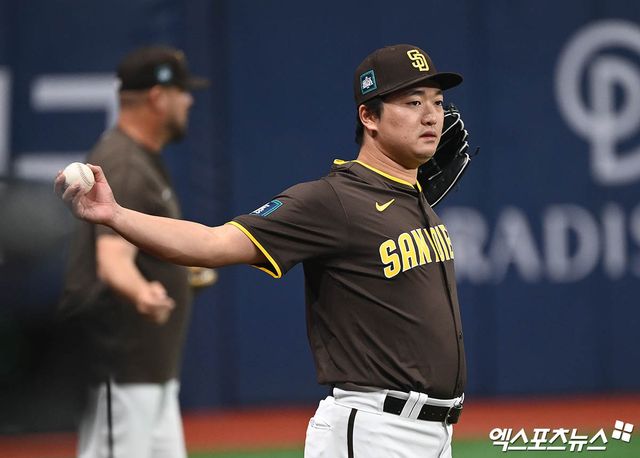 우완투수 고우석이 샌디에이고 파드리스 소속이었던 지난해 3월 MLB 월드투어 서울시리즈 2024에 앞서 열린 스페셜 매치에서 투구하고 있다. 이후 마이애미 말린스로 트레이드된 고우석은 더블A서 시즌을 마쳤으며 올해 마이애미 스프링캠프에 초청됐다. 엑스포츠뉴스 DB