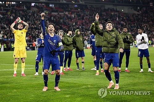 루이스 엔리케 감독이 이끄는 PSG가 30일(한국시간) 독일 슈투트가르트에 있는 아레나 슈투트가르트에서 열린 슈투트가르트와의 2024-2025시즌 대회 리그 페이즈 최종전에서 4-1 대승을 거뒀다. 연합뉴스