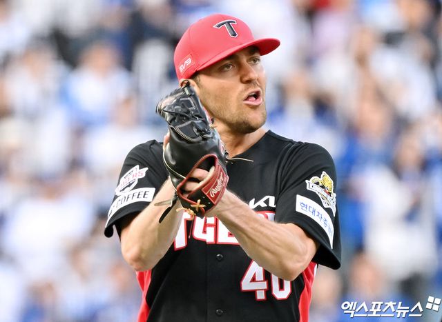 26일 오후 대구삼성라이온즈파크에서 열린 '2024 신한 SOL Bank KBO 한국시리즈' KIA 타이거즈와 삼성 라이온즈의 4차전 경기, 6회말 2사 2루 KIA 네일이 마운드를 내려오고 있다. 엑스포츠뉴스DB