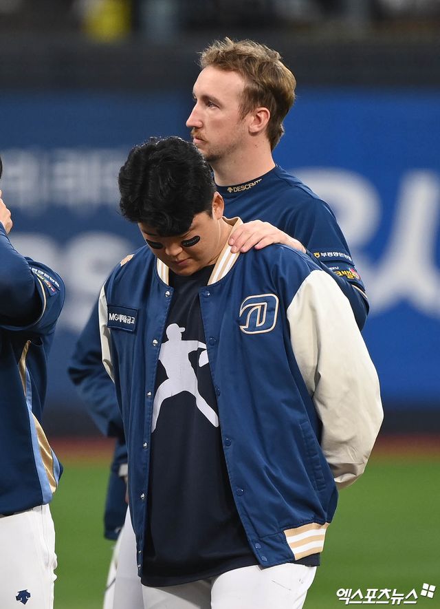 NC 투수 신민혁(오른쪽)은 지난해 중반 오른쪽 팔꿈치 뼛조각 제거 수술 뒤 재활하고 있다. 2025시즌 53번에서 18번으로 등번호도 바꾸며 새로운 마음가짐으로 맹활약을 예고했다. 엑스포츠뉴스 DB