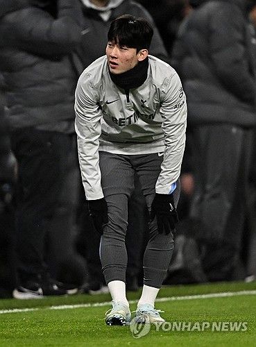 잉글랜드 챔피언십(2부) 소속 퀸즈 파크 레인저스(QPR)는 30일(한국시간) 구단 공식 홈페이지를 통해 18세 윙어 양민혁이 2024-2025시즌이 끝날 때까지 우리 구단에 남는다고 발표했다. 양민혁은 지난해 12월 토트넘 홋스퍼에 합류했지만 1군 데뷔전 기회를 갖지 못하면서 잉글랜드 2부 클럽 QPR로 임대를 떠나 영국 축구에 대한 경험을 쌓을 예정이다. 연합뉴스