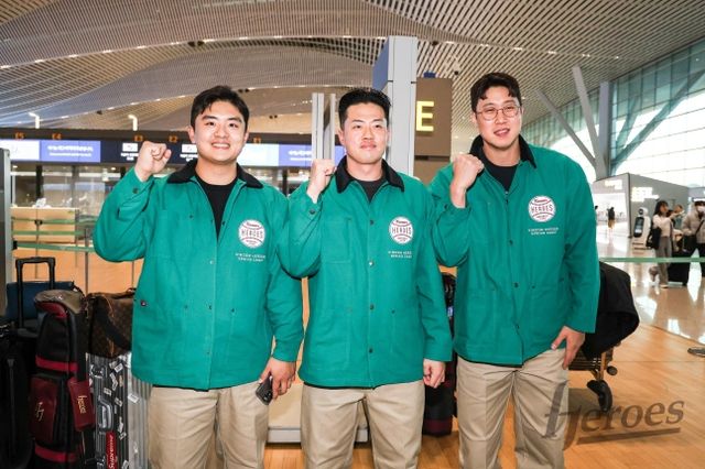 키움 외야수 강진성(왼쪽 첫 번째)은 비시즌 새 보금자리를 마련했다. 잘했던 시절 자신감을 회복해 새 팀에 보탬이 되고자 힘찬 각오를 밝혔다. 키움 히어로즈