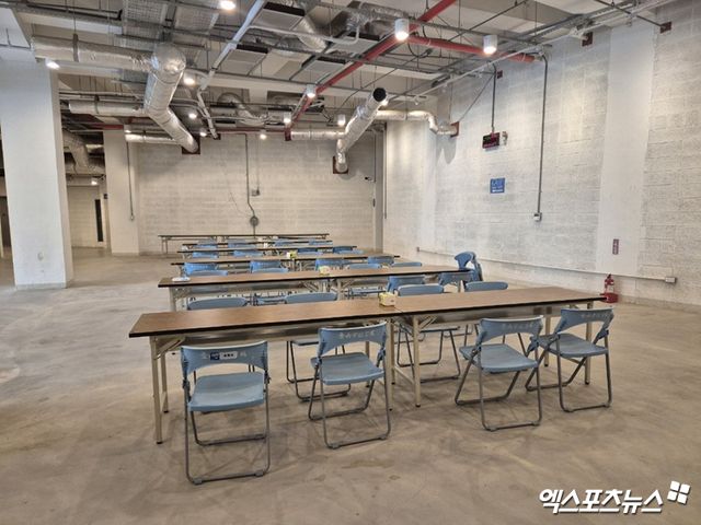 롯데 자이언츠가 지난달 25일부터 1차 스프링캠프를 진행 중인 대만 타이난 아시아 태평양 국제야구센터 유소년 구장 내 마련된 점심 식사 공간. 최대 40명까지 동시 수용이 가능하고, 코칭스태프 공간은 별도로 마련됐다. 사진 엑스포츠뉴스
