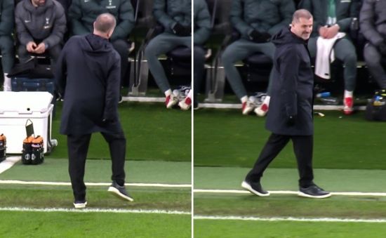 포스테코글루 감독이 이끄는 토트넘이 31일(한국시간) 영국 런던에 있는 토트넘 홋스퍼 스타디움에서 열린 엘프스보리(스웨덴)와의 2024-2025시즌 유럽축구연맹(UEFA) 유로파리그 리그 페이즈 최종전에서 3-0으로 완승을 거두고 16강에 직행했다.&nbsp;안지 포스테코글루 토트넘 홋스퍼 감독이 부상 병동인 선수단을 데리고도 햄스트링을 만지는 제스쳐로 장난을 쳐 팬들의 화를 돋궜다.&nbsp;원풋볼