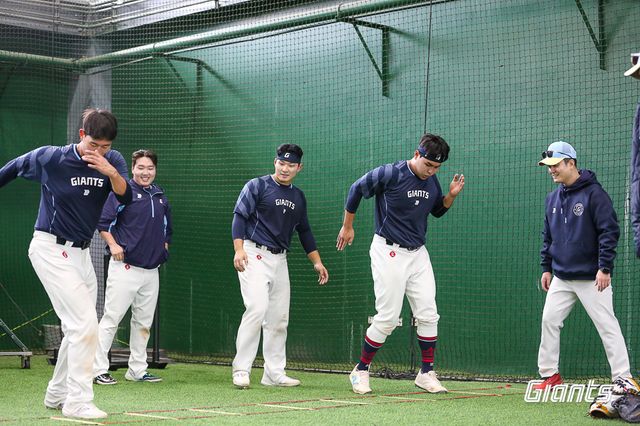 롯데 자이언츠가 지난달 25일부터 대만 타이난 아시아 태평양 국제야구센터에서 1차 스프링캠프를 진행 중이다. 사진 롯데 자이언츠