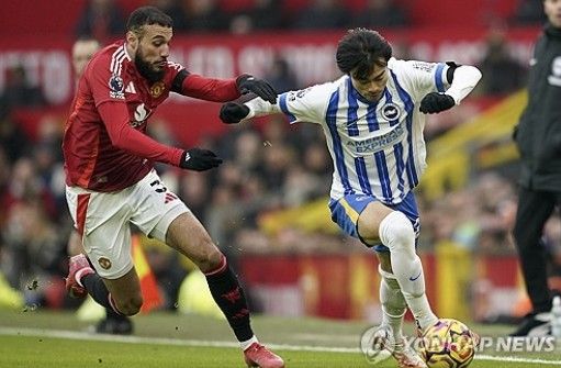 일본 축구대표팀의 에이스인 미토마 가오루가 사우디아라비아의 거액 오퍼를 거절하고 현 소속팀인 프리미어리그 브라이튼에 남는다. 영국 공영방송 BBC는 '브라이튼이 미토마 이적을 계속 거절했고 사우디 알 나스르가 협상장에서 철수했다'고 보도했다. 중계채널 스카이스포츠도 알 나스르의 미토마 영입 작전은 실패로 끝났다. 미토마는 프리미어리그에 남는다고 했다. 알 나스르엔 세계적인 축구스타 크리스티아누 호날두가 뛰고 있다. 연합뉴스