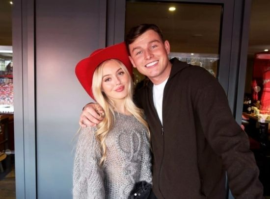 영국 매체 '더선'이 지난 6일(한국시간) 리버풀 레전드 출신인 제라드가 44세의 나이에 할아버지가 될 거라고 보도했다.&nbsp;릴리 SNS