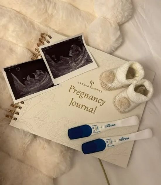 영국 매체 '더선'이 지난 6일(한국시간) 리버풀 레전드 출신인 제라드가 44세의 나이에 할아버지가 될 거라고 보도했다.&nbsp;릴리 SNS