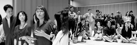 리 토니 인터내셔널 연출(좌)이 전 캐스트에 대본 리딩에 앞서 작품과 무대 연출에 대한 설명을 하고 있다. (우) 작품 설명에 집중하고 있는 한국 초연의 배우들