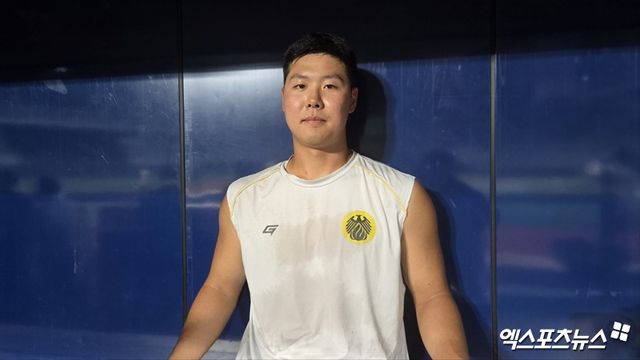 상무 야구단 소속인 전미르가 1일 서울 고척스카이돔에서 열리는 KT 위즈 2군과&nbsp;2025 퓨처스리그 챔피언 결정전에 앞서 인터뷰를 하고 있다. 사진 엑스포츠뉴스