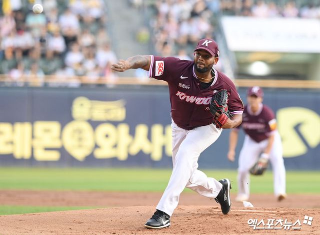 2025시즌 키움 히어로즈 에이스로 활약한 도미니카공화국 출신 투수 라울 알칸타라. 사진 엑스포츠뉴스 DB