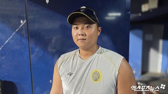 상무 야구단 소속인 한동희가 1일 서울 고척스카이돔에서 열리는 KT 위즈 2군과&nbsp;2025 퓨처스리그 챔피언 결정전에 앞서 인터뷰를 하고 있다. 사진 엑스포츠뉴스