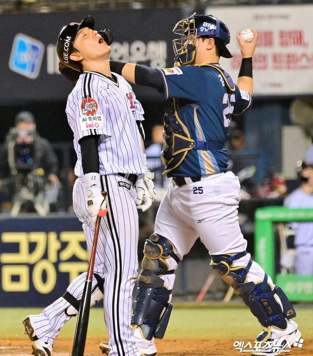 1일 오후 서울 송파구 잠실야구장에서 열린 '2025 신한 SOL Bank KBO리그' NC 다이노스와 LG 트윈스의 경기, 5회말 LG 박동원이 루킹 삼진을 당하고 있다. 엑스포츠뉴스 잠실, 김한준 기자