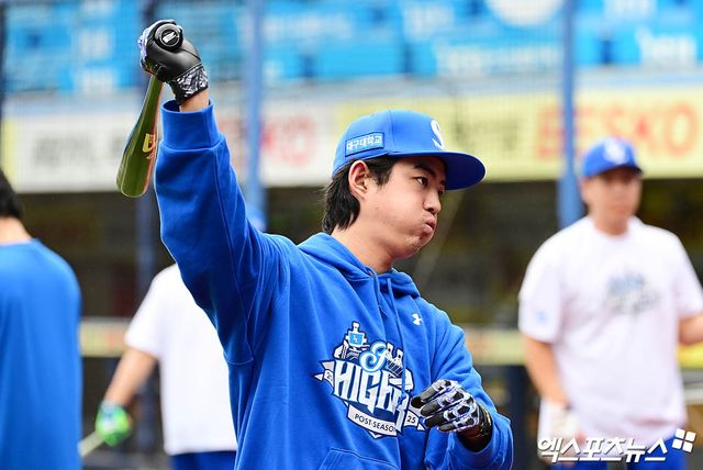 삼성 라이온즈 캡틴 구자욱이 11일 인천 SSG랜더스필드에서 열리는 SSG 랜더스와의 2025 신한 SOL Bank KBO 준플레이오프(5전 3승제, 삼성 1승) 2차전에 3번 지명타자로 선발 라인업에 이름을 올렸다. 사진 엑스포츠뉴스 DB