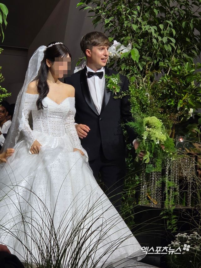 벨기에 출신 방송인 줄리안 퀸타르트가 품절남이 됐다.