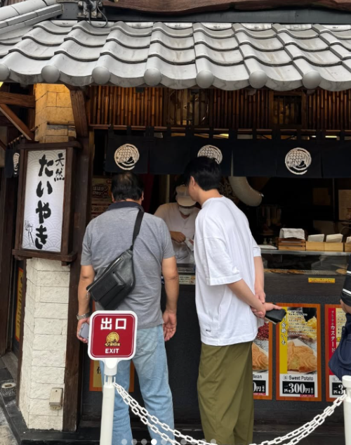 일본 가족 여행에 나선 성시경. 사진=성시경 SNS