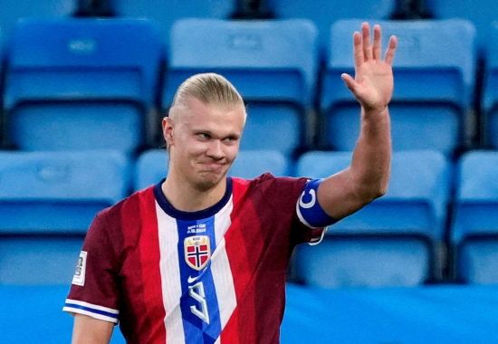 13일 '풋볼 랭킹 닷컴' 등 FIFA 랭킹을 실시간으로 산정하는 여러 해외 매체에 따르면 한국은 지난 실시간 FIFA 랭킹에서 1589.75점으로 22위를 기록 중이다. 이어 에콰도르가 1588.82점으로 23위, 호주가 1588.25점으로 각각 24위다. 유럽 국가인 오스트리아가 1586.98점으로 25위다. 4팀이 FIFA 랭킹 23위 안에 들어야 포트2 배정이 가능하지만, 노르웨이가 10위 이탈리아를 따돌리고 월드컵 본선에 직행하면 FIFA 랭킹 23위가 아닌 24위까지 포트2 배정이 확실시 된다. 연합뉴스