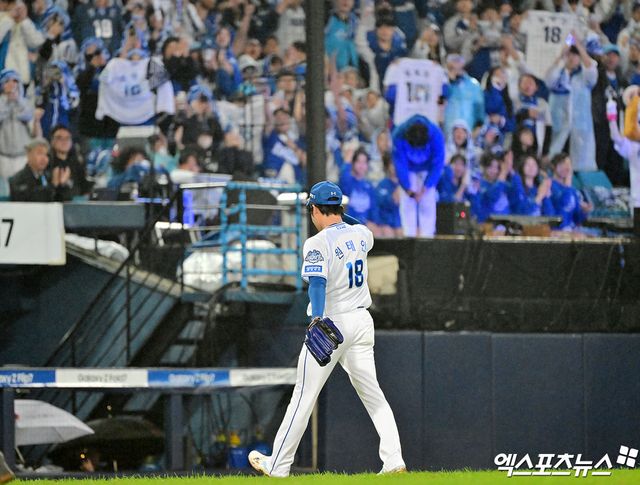 13일 오후 대구삼성라이온즈파크에서 열린 '2025 신한 SOL Bank KBO 포스트시즌' SSG 랜더스와 삼성 라이온즈의 준플레이오프 3차전 경기, 7회초 2사 삼성 원태인이 마운드를 내려오고 있다. 대구, 김한준 기자