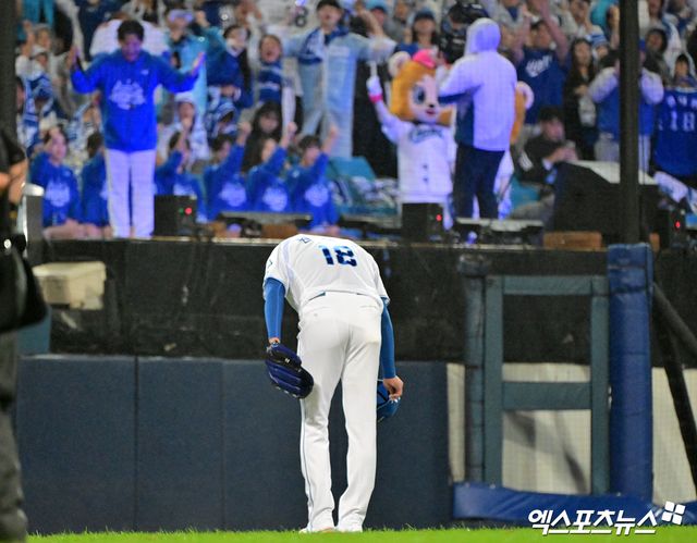 13일 오후 대구삼성라이온즈파크에서 열린 '2025 신한 SOL Bank KBO 포스트시즌' SSG 랜더스와 삼성 라이온즈의 준플레이오프 3차전 경기, 7회초 2사 삼성 원태인이 마운드를 내려오고 있다. 대구, 김한준 기자