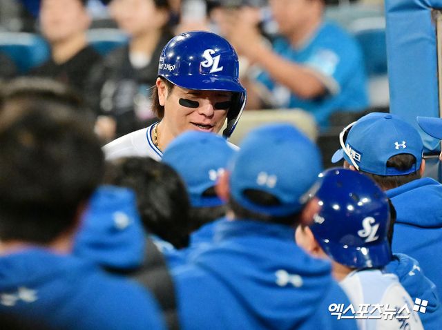 14일 오후 대구삼성라이온즈파크에서 열린 '2025 신한 SOL Bank KBO 포스트시즌' SSG 랜더스와 삼성 라이온즈의 준플레이오프 4차전 경기, 3회말 1사 1,2루 삼성 강민호가 김지찬의 1타점 적시타때 득점에 성공하고 있다. 대구, 김한준 기자