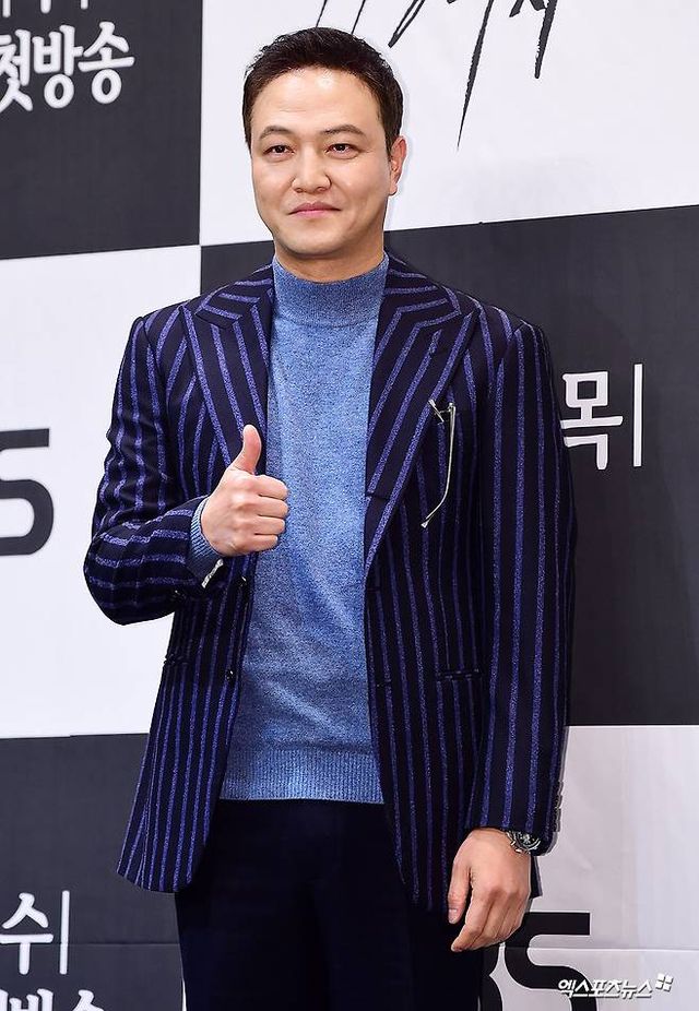 2019년 KBS 2TV 새 수목드라마 '99억의 여자' 제작발표회에 참석한 정웅인