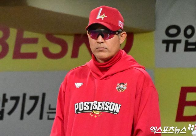 14일 오후 대구삼성라이온즈파크에서 열린 '2025 신한 SOL Bank KBO 포스트시즌' SSG 랜더스와 삼성 라이온즈의 준플레이오프 4차전 경기, SSG 이숭용 감독이 경기를 지켜보고 있다. 대구, 김한준 기자