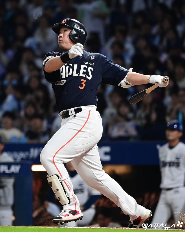 안치홍은 올 시즌 66경기에 출전해 타율 0.172 30안타 2홈런 18타점으로 커리어 통틀어 최악의 한 해를 보냈다. 안치홍은 9월까지 반등을 위해 1군에서 힘썼지만, 끝내 플레이오프 시리즈 명단 충격 탈락을 맛봤다. 엑스포츠뉴스 DB