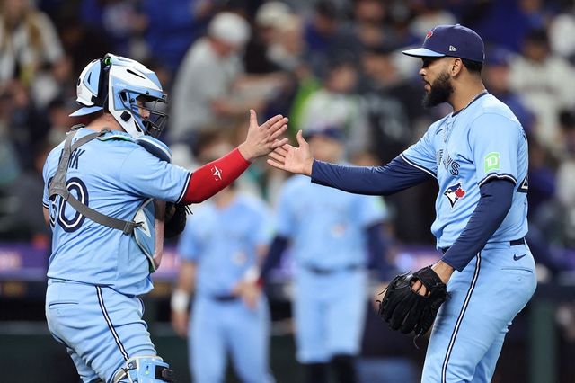 존 슈나이더 감독이 이끄는 미국 메이저리그 토론토 블루제이스가 17일(한국시간) 미국 워싱턴주 시애틀 T모바일파크에서 열린 시애틀 매리너스와의 2025 메이저리그 포스트시즌 아메리칸리그 챔피언십 시리즈(ALCS, 7전 4승제, 시애틀 2승 1패) 4차전에서 8-2 대승을 거뒀다. 사진 연합뉴스