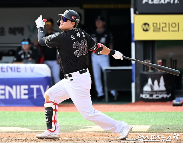 16일 오후 수원KT위즈파크에서 열린 '2024 신한 SOL Bank KBO리그' KIA 타이거즈와 KT 위즈의 경기, 6회말 무사 2루 KT 오재일이 1타점 적시타를 날리고 있다. 엑스포츠뉴스DB