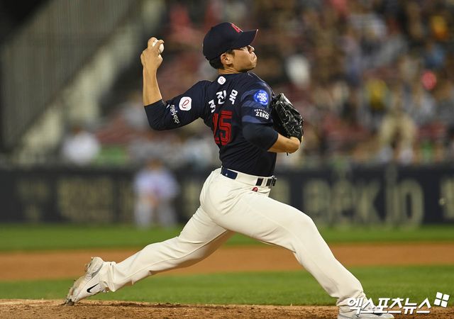롯데 자이언츠 좌완 김진욱이 지난 16일 김해 상동구장에서 열린 2025 울산-KBO Fall League 일본 독립리그팀과의 경기에 선발등판, 5이닝 7피안타 2피홈런 2볼넷 4탈삼진 3실점을 기록했다. 사진 엑스포츠뉴스 DB
