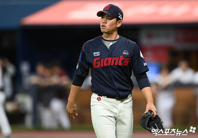 롯데 자이언츠 좌완 김진욱이 지난 16일 김해 상동구장에서 열린 2025 울산-KBO Fall League 일본 독립리그팀과의 경기에 선발등판, 5이닝 7피안타 2피홈런 2볼넷 4탈삼진 3실점을 기록했다. 사진 엑스포츠뉴스 DB