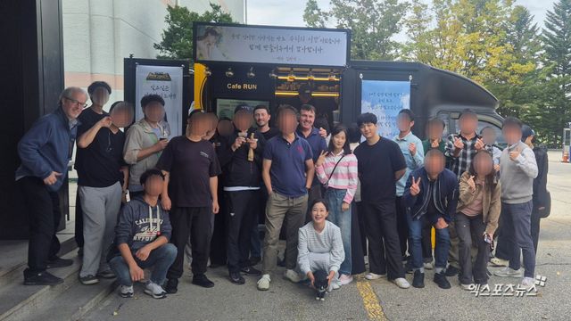 '서프라이즈' 배우, 스태프 단체 사진