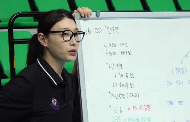 '신인감독 김연경'