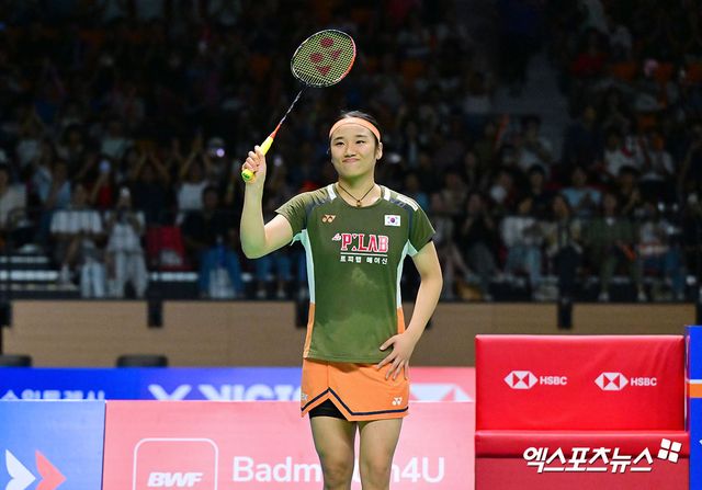 세계랭킹 1위 안세영이 17일(한국시간) 덴마크 오덴세에서 열린 2025 세계배드민턴연맹(BWF) 월드투어 슈퍼 750 덴마크오픈 여자 단식 8강전에서 세계랭킹 10위 일본의 미야자키 토모카에 게임 스코어 2-1(16-21 21-9 21-6)로 승리, 4강 진출에 성공했다. 사진 엑스포츠뉴스 DB