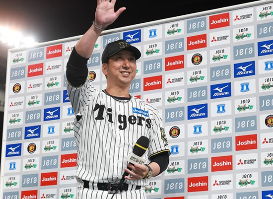 후지카와 큐지 감독이 이끄는 일본프로야구(NPB) 한신 타이거스가 지난 17일&nbsp;일본 효고현 고시엔구장에서 열린 2025 NPB 센트럴리그 클라이막스 시리즈 파이널 스테이지 3차전에서 요코하마 베이스타즈를 4-0으로 꺾고 재팬시리즈 진출에 성공했다. 사진 한신 타이거스 공식 인스타그램 계정