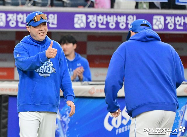 박진만 감독이 이끄는 삼성 라이온즈가 19일 대전 한화생명 볼파크에서 열린 한화 이글스와의 2025 신한 SOL Bank KBO 포스트시즌 플레이오프(5전 3선승제, 한화 1승) 2차전에서 7-3으로 이겼다. 사진 김한준·박지영 기자