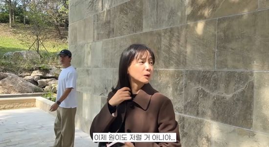 김무열과 미술관을 찾은 윤승아. 사진=유튜브 채널 '승아로운'