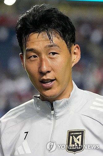 로스앤젤레스FC(LAFC)의 공격을 이끄는 '흥부 듀오'가 LAFC를 서부 콘퍼런스 2위로 올려놓기 위해 정규 리그 최종전에 선발 출전한다. 아쉬운 점은 같은 날 열린 경기에서 리오넬 메시가 해트트릭을 기록하며 부앙가와의 격차를 5골로 벌린 탓에 이번 시즌 MLS 득점왕을 노리던 부앙가의 득점왕 경쟁이 사실상 끝났다는 것이다. 사진 연합뉴스