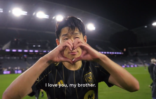 스티브 체룬돌로 감독이 이끄는 LAFC는 19일 오전 10시(한국시간)부터 미국 콜로라도주 덴버의 딕스 스포팅 굿즈 파크에서 2025 MLS 정규리그 34라운드 최종전을 콜로라도 래피즈와 원정 경기로 치르고 있다. 전반전이 끝난 가운데 LAFC는 전반 42분 손흥민의 골로 1-0으로 앞서고 있다. LAFC