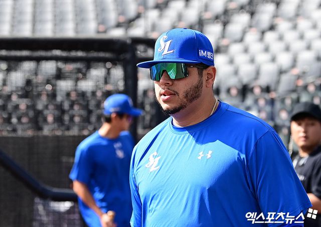 19일 오후 대전한화생명볼파크에서 열리는 '2025 신한 SOL Bank KBO 포스트시즌' 삼성 라이온즈와 한화 이글스의 플레이오프 2차전 경기에 앞서 삼성 후라도가 훈련에 나서고 있다. 엑스포츠뉴스 대전, 박지영 기자