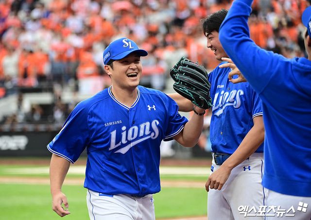삼성 라이온즈 우완 최원태가 19일 대전 한화생명 볼파크에서 열린 2025 신한 SOL Bank KBO 포스트시즌 플레이오프(5전 3선승제, 한화 1승) 2차전에 선발등판, 7이닝 1실점 호투로 팀 승리를 이끌었다. 사진 김한준·박지영 기자