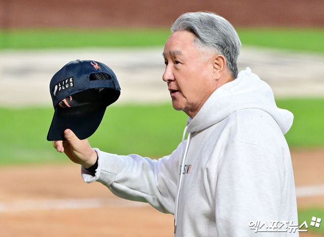 김경문 감독이 이끄는 한화 이글스가 19일 대전 한화생명볼파크에서 열리는 삼성과의 2025 신한 SOL Bank 포스트시즌 플레이오프 2차전에서 전날 1차전과 동일한 선발 라인업을 구성했다. 사진 박지영 기자
