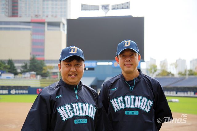 NC 다이노스가 이승호, 김상훈 코치를 영입했다. 두 코치는 19일부터 창원NC파크에서 진행되고 있는 ‘CAMP 1’에 합류해 선수들을 지도하는 중이다. 구체적인 보직은 추후 확정된다. NC 다이노스