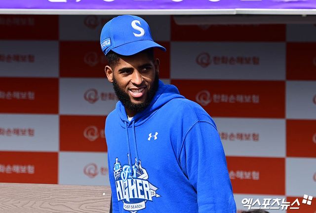 19일 오후 대전한화생명볼파크에서 열리는 '2025 신한 SOL Bank KBO 포스트시즌' 삼성 라이온즈와 한화 이글스의 플레이오프 2차전 경기에 앞서 삼성 디아즈가 훈련에 나서고 있다. 엑스포츠뉴스 대전, 박지영 기자