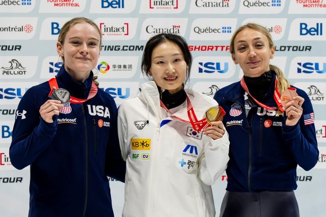 한국 여자 쇼트트랙 간판 최민정이 20일 캐나다 퀘벡주 몬트리올 모리스 리처드 아레나에서 열린 2025-2026 ISU 쇼트트랙 월드투어 2차 대회 여자 1500m 결승에서 2분17초399의 기록으로 금메달을 목에 걸었다. AP 연합뉴스